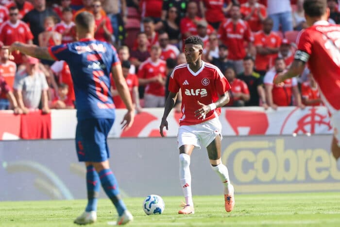 Flamengo está próximo de anunciar o zagueiro Vitão