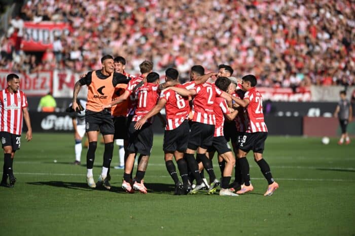 Estudiantes vence Torneo Clausura e garante vaga na Copa Libertadores - Futebol internacional