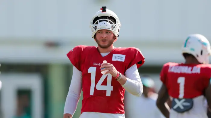 Quinn Ewers assume o posto de quarterback titular no Miami Dolphins