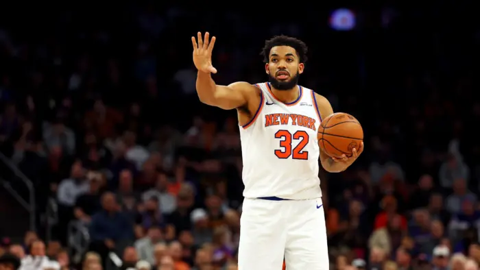 Knicks busca interessados em Karl-Antony Towns para ter Giannis Antetokoumpo - NBA