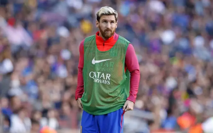 Evento na Índia com Messi tem arremesso de cadeira no campo - Futebol internacional