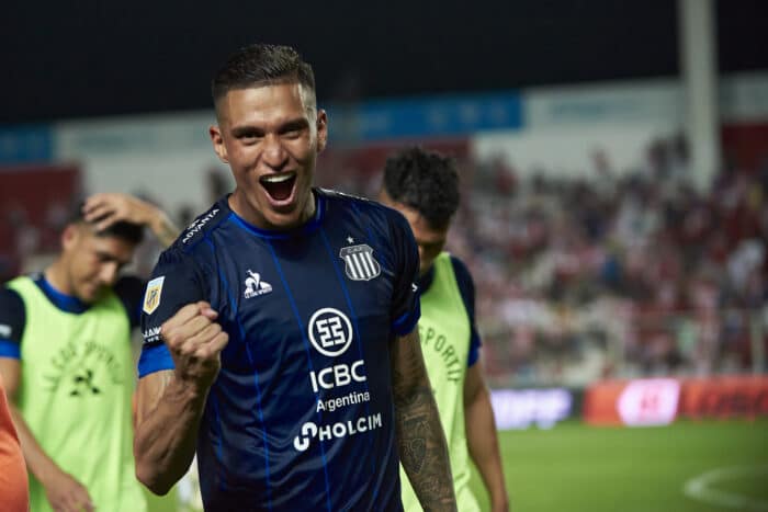 Athletico se aproxima de Juan Camilo Portilla - Futebol