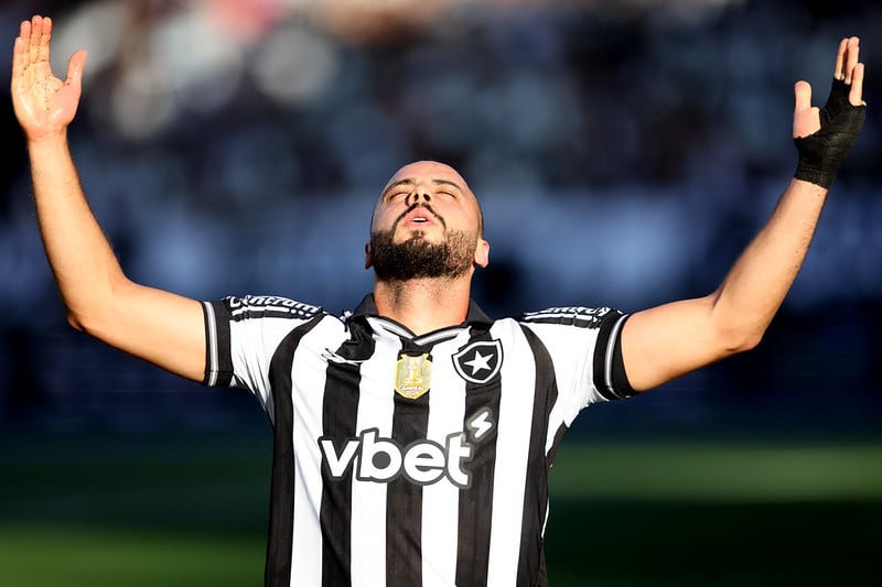 Torino aumenta proposta por Arthur Cabral - Botafogo