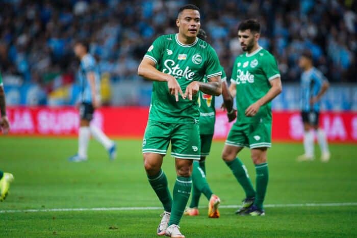 Corinthians negocia o retorno de Luis Mandaca